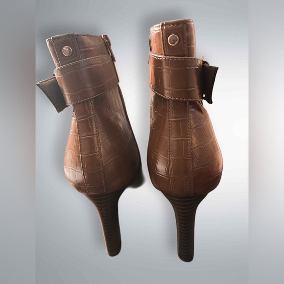 NEW Women’s City Chic Tory Faux Croc Ankle Boot Color Brown Size EU 41 / US 10.5 - Picture 4 of 10